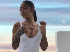 AvaRouge - female with brown hair webcam at xLoveCam