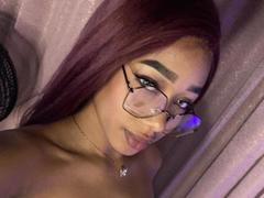 AvenLyric - female with brown hair webcam at xLoveCam
