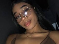 AvenLyric - female with brown hair webcam at xLoveCam
