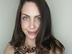 Avi-Montana - female with brown hair webcam at xLoveCam