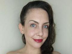 Avi-Montana - female with brown hair webcam at xLoveCam