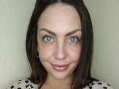 Avi-Montana - female with brown hair webcam at xLoveCam