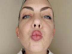 Avi-Montana from xLoveCam