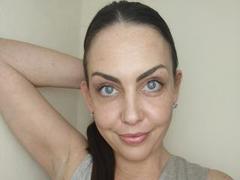 Avi-Montana - female with brown hair webcam at xLoveCam