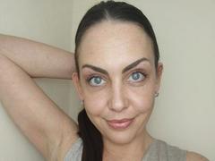 Avi-Montana - female with brown hair webcam at xLoveCam