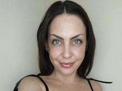 Avi-Montana - female with brown hair webcam at xLoveCam