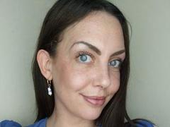 Avi-Montana - female with brown hair webcam at xLoveCam