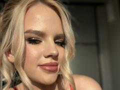 AviciAura - female webcam at xLoveCam