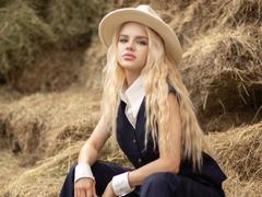 AviciAura - female webcam at xLoveCam