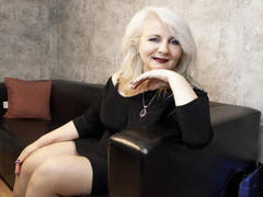 AvrilMellow - blond female webcam at xLoveCam