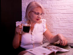 AvrilMellow - blond female webcam at xLoveCam