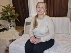 AvroraRosiye - female webcam at xLoveCam