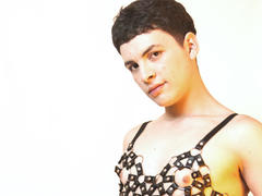AxelLaciel - shemale with black hair webcam at xLoveCam