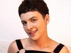 AxelLaciel - shemale with black hair webcam at xLoveCam