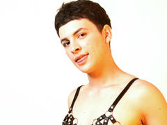 AxelLaciel - shemale with black hair webcam at xLoveCam