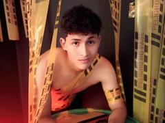 AxelSavage - male webcam at xLoveCam