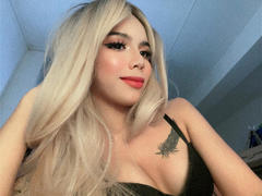 AnnaLola - shemale with black hair webcam at xLoveCam