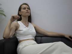 AyumiKirk - female with brown hair webcam at xLoveCam