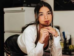 BabeCaty - shemale with black hair webcam at xLoveCam