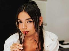 BabeCaty - shemale with black hair webcam at xLoveCam