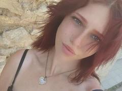 BabeZelda - female with red hair webcam at xLoveCam