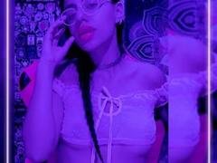 Babyerotic - female with black hair webcam at xLoveCam