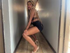 BadKittLily from xLoveCam