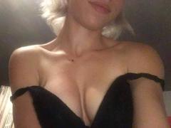 BaileyZelda - female with red hair webcam at xLoveCam