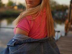 Gadiva - blond female with  small tits webcam at xLoveCam