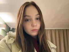 BaoRoebke - female with brown hair webcam at xLoveCam