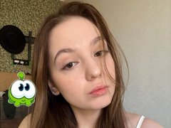 BaoRoebke - female with brown hair webcam at xLoveCam