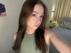 BaoRoebke - female with brown hair webcam at xLoveCam