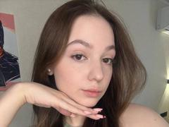 BaoRoebke - female with brown hair webcam at xLoveCam