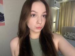 BaoRoebke - female with brown hair webcam at xLoveCam
