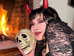 BatiDark - female with black hair webcam at xLoveCam
