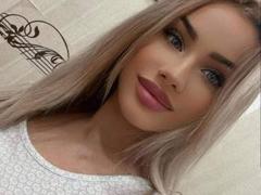 BeatriceGalaxy - female with brown hair webcam at xLoveCam