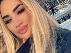 BeatriceGalaxy - female with brown hair webcam at xLoveCam