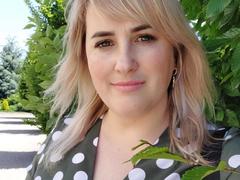 BeatriceSmile - female with brown hair and  small tits webcam at xLoveCam