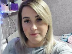 BeatriceSmile - female with brown hair and  small tits webcam at xLoveCam