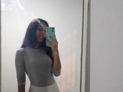 BeautifulIndie - female with brown hair webcam at xLoveCam