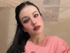 BeautyCoral from xLoveCam