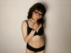BeautyInsomnia - female with black hair webcam at xLoveCam