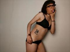 BeautyInsomnia - female with black hair webcam at xLoveCam