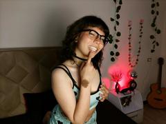 BeautyInsomnia - female with black hair webcam at xLoveCam
