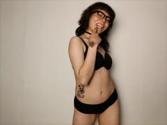 BeautyInsomnia - female with black hair webcam at xLoveCam