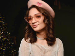 MelanyRobertson - female with brown hair webcam at LiveJasmin