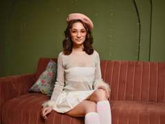 MelanyRobertson - female with brown hair webcam at LiveJasmin