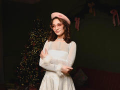 MelanyRobertson - female with brown hair webcam at LiveJasmin