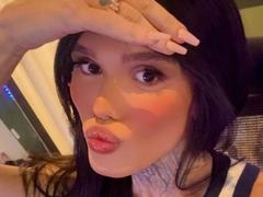 Becab - shemale webcam at xLoveCam