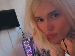 Becab - shemale webcam at xLoveCam